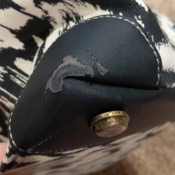 Cynthia Rowley B&W Ikat Weekender Bag - Picture 11 of 12